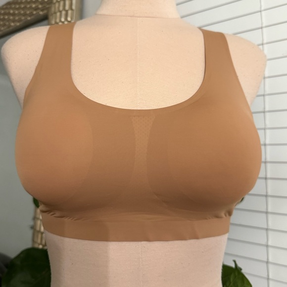 Victoria's Secret seamless wire free  Bralette M - Picture 1 of 4